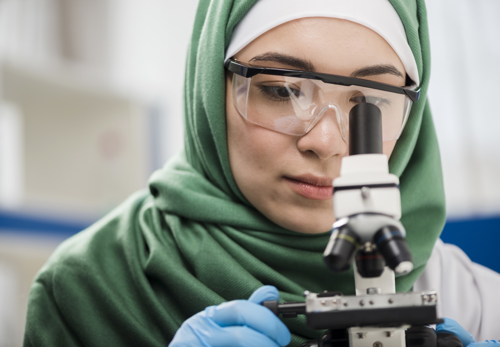 Laboratory micro-imaging of sustainable materials